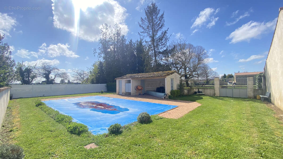 Maison à CHAMPAGNOLLES