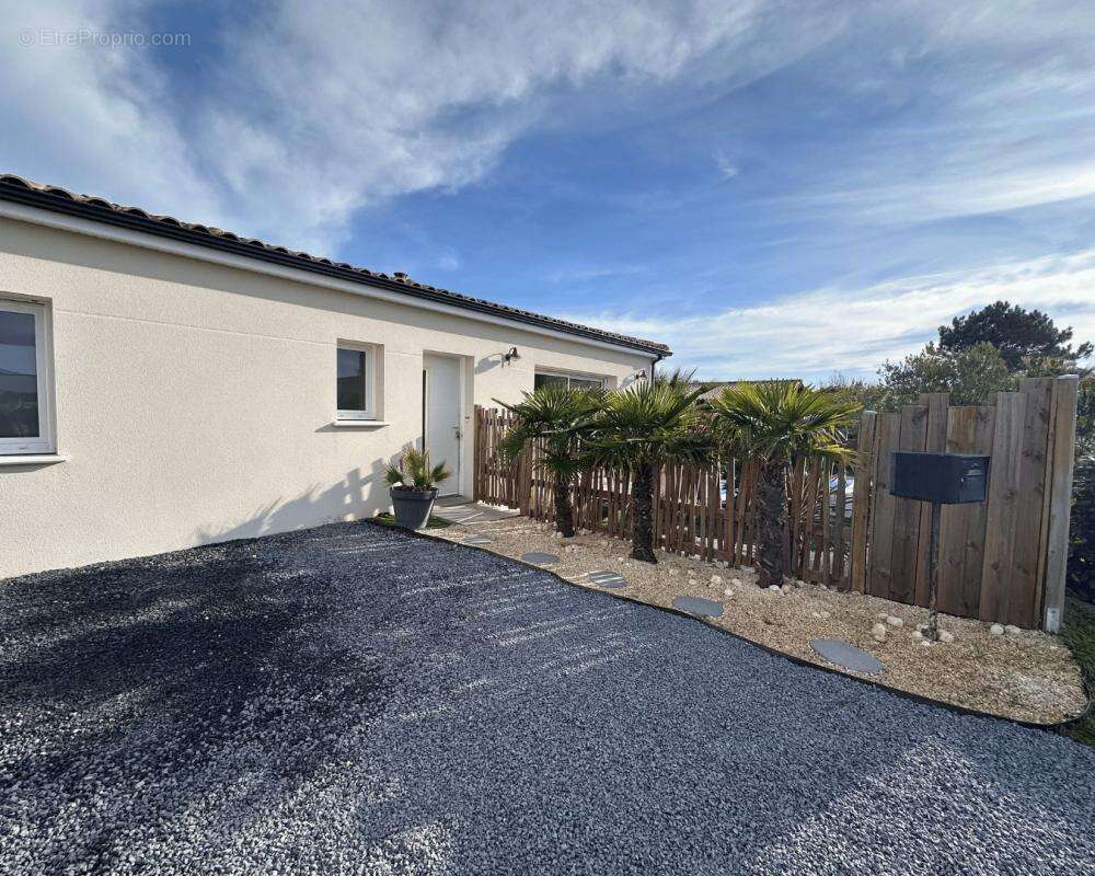 Maison à LES MATHES