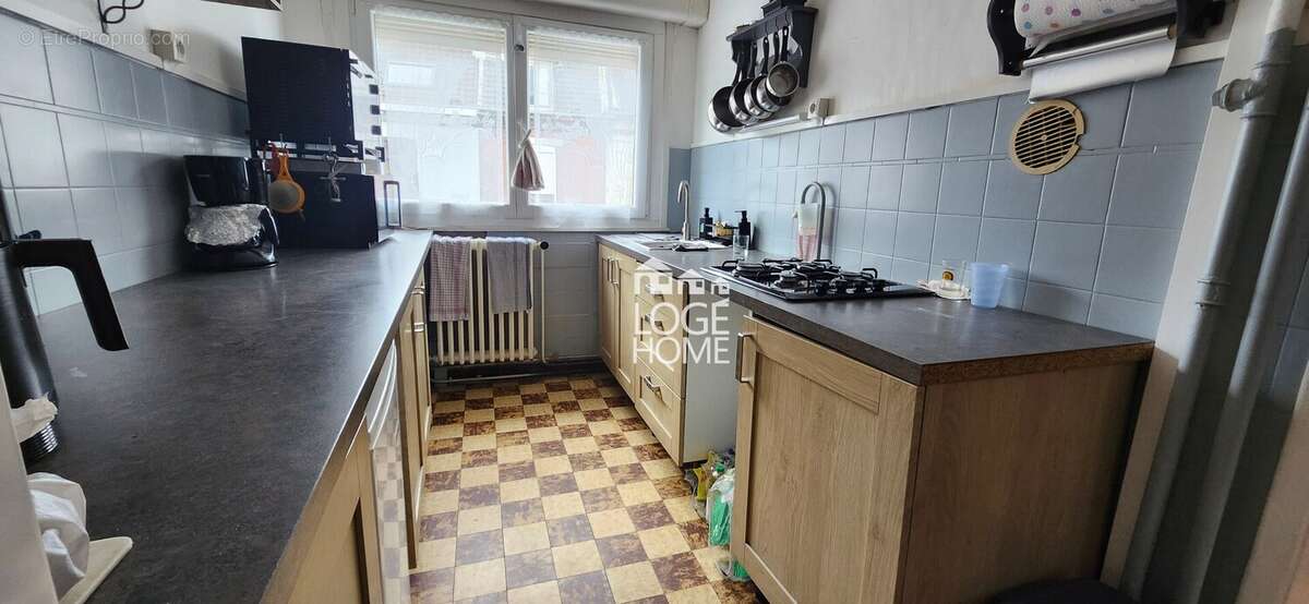 Cuisine appartement 1er étage - Appartement à HENIN-BEAUMONT