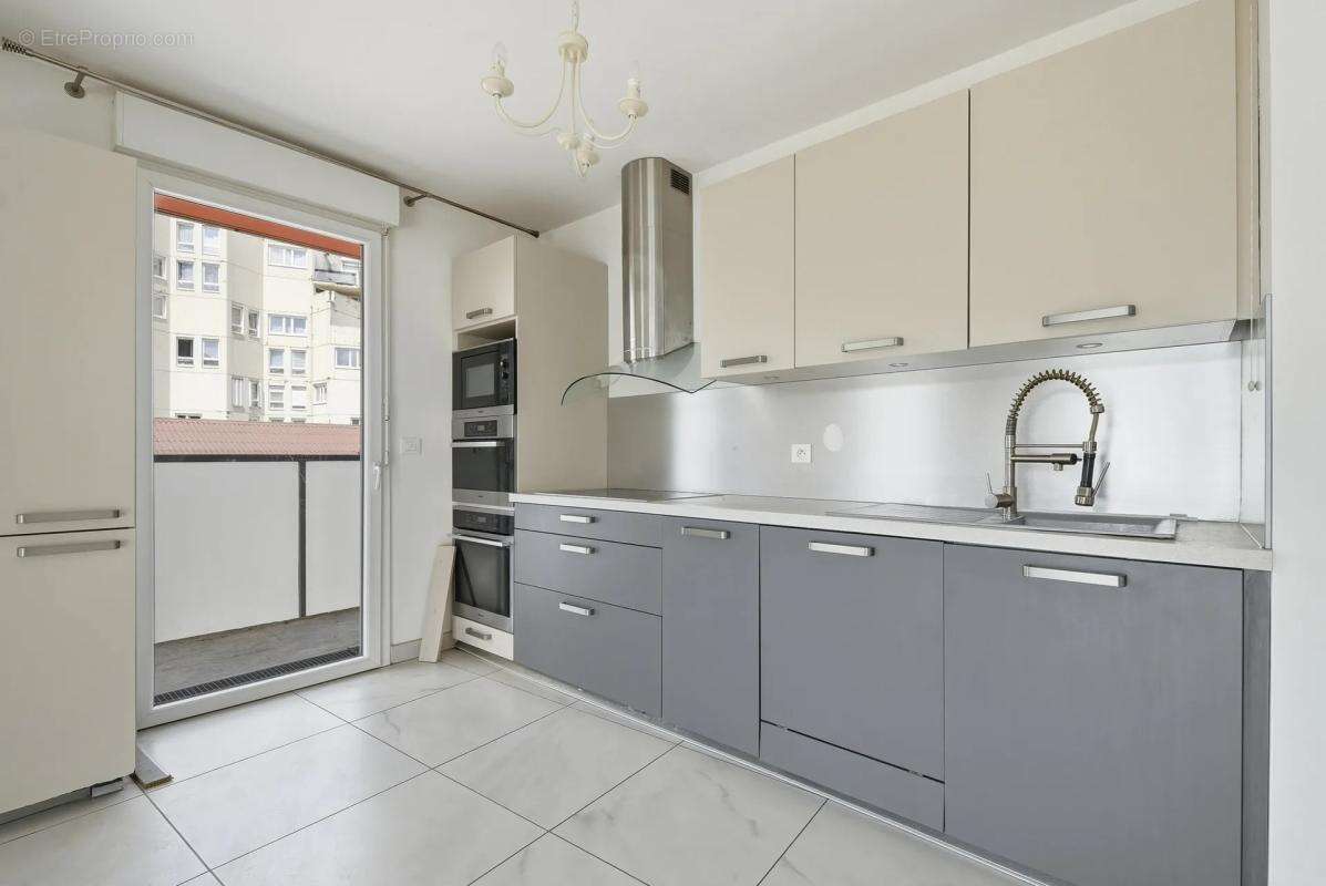 Appartement à IVRY-SUR-SEINE