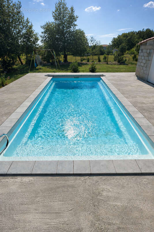 Maison à LA ROCHE-CHALAIS