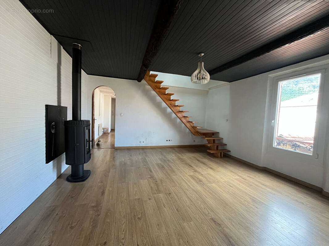 Appartement à LARAGNE-MONTEGLIN