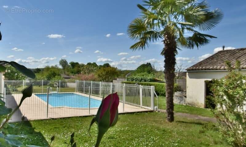 Maison à vendre 6 pièces ANGOULEME (16) maison 3 chambres + Studio et piscine sur terrain de 1150 m2 - photo 6