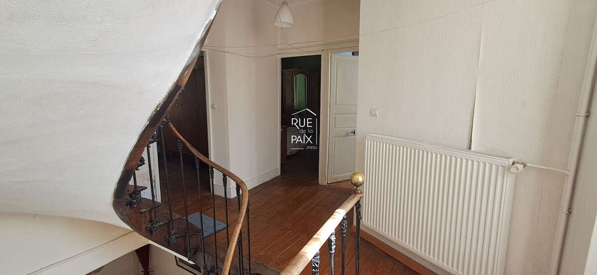 Maison à LENCLOITRE