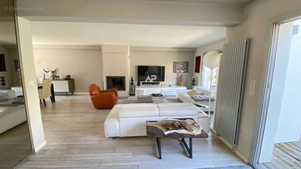 VIROFLAY - Rive Droite - Maison de 4 chambres. - photo 3