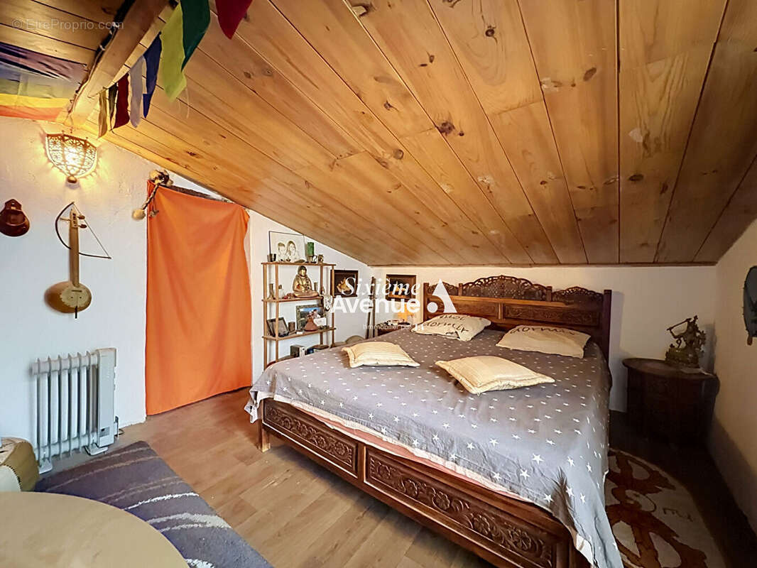 A vendre au Plan de Grasse - Maison atypique de 10 pièces ? 8 chambres ? Terrain de 360 m² - photo 12