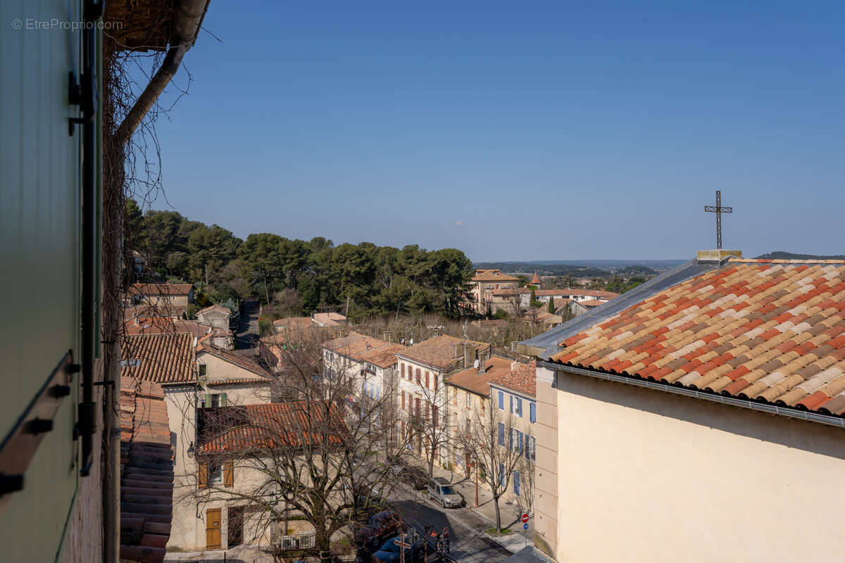 Maison à SIMIANE-COLLONGUE