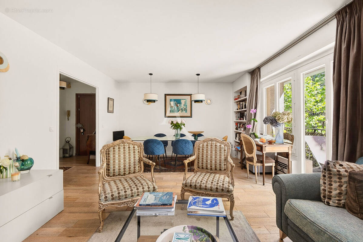 Appartement à PARIS-16E