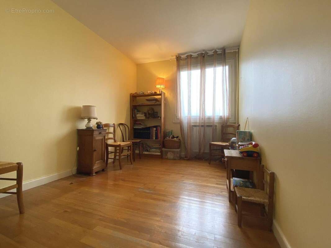 Appartement à ROMANS-SUR-ISERE