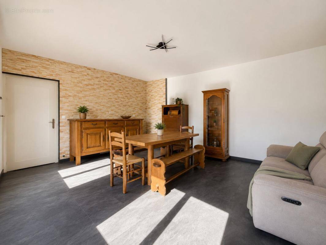 Maison à GENAY