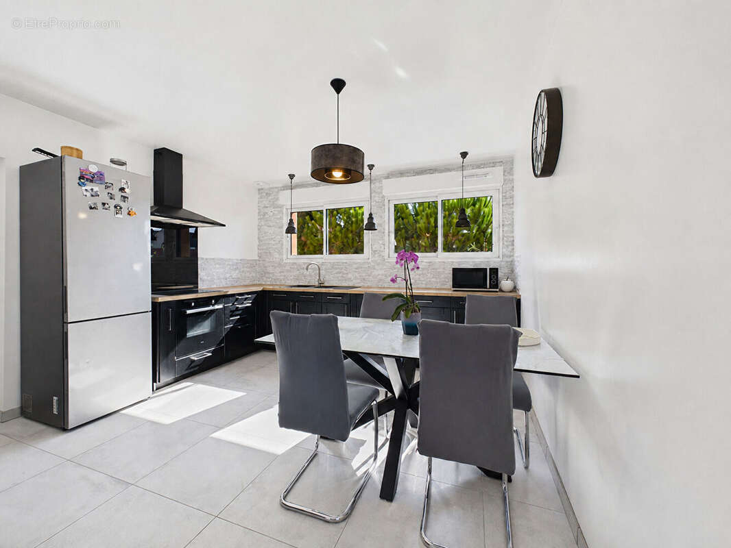 PLOMEUR  Maison familiale de plain-pied dans un environnement calme - photo 6