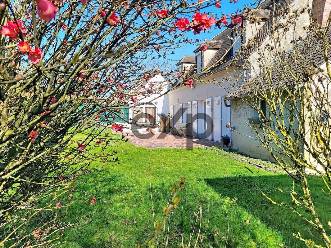 Maison à MAIGNELAY-MONTIGNY
