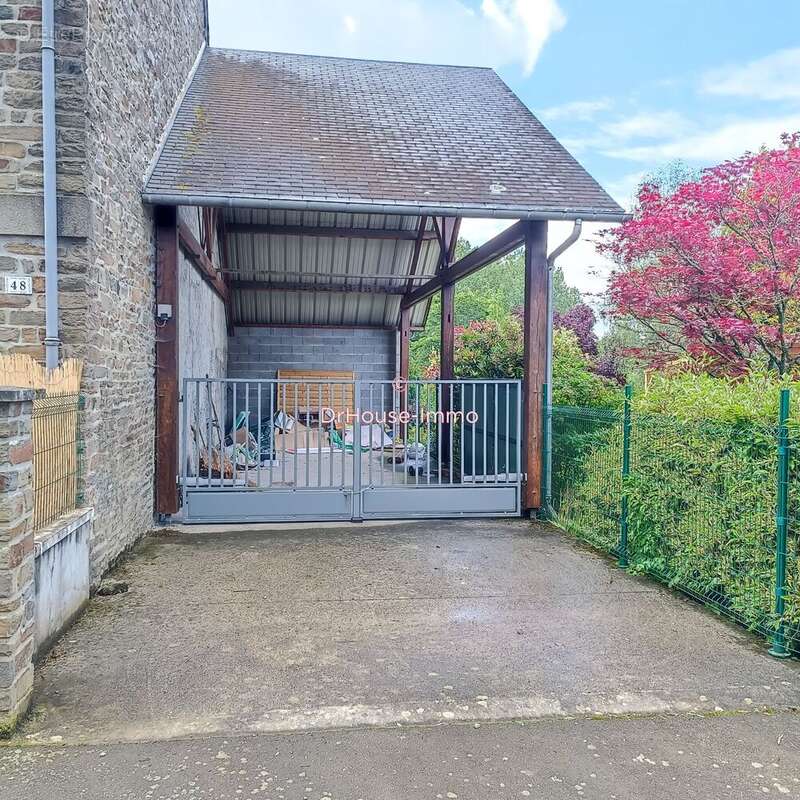 Maison à SAINT-PIERRE-DU-REGARD