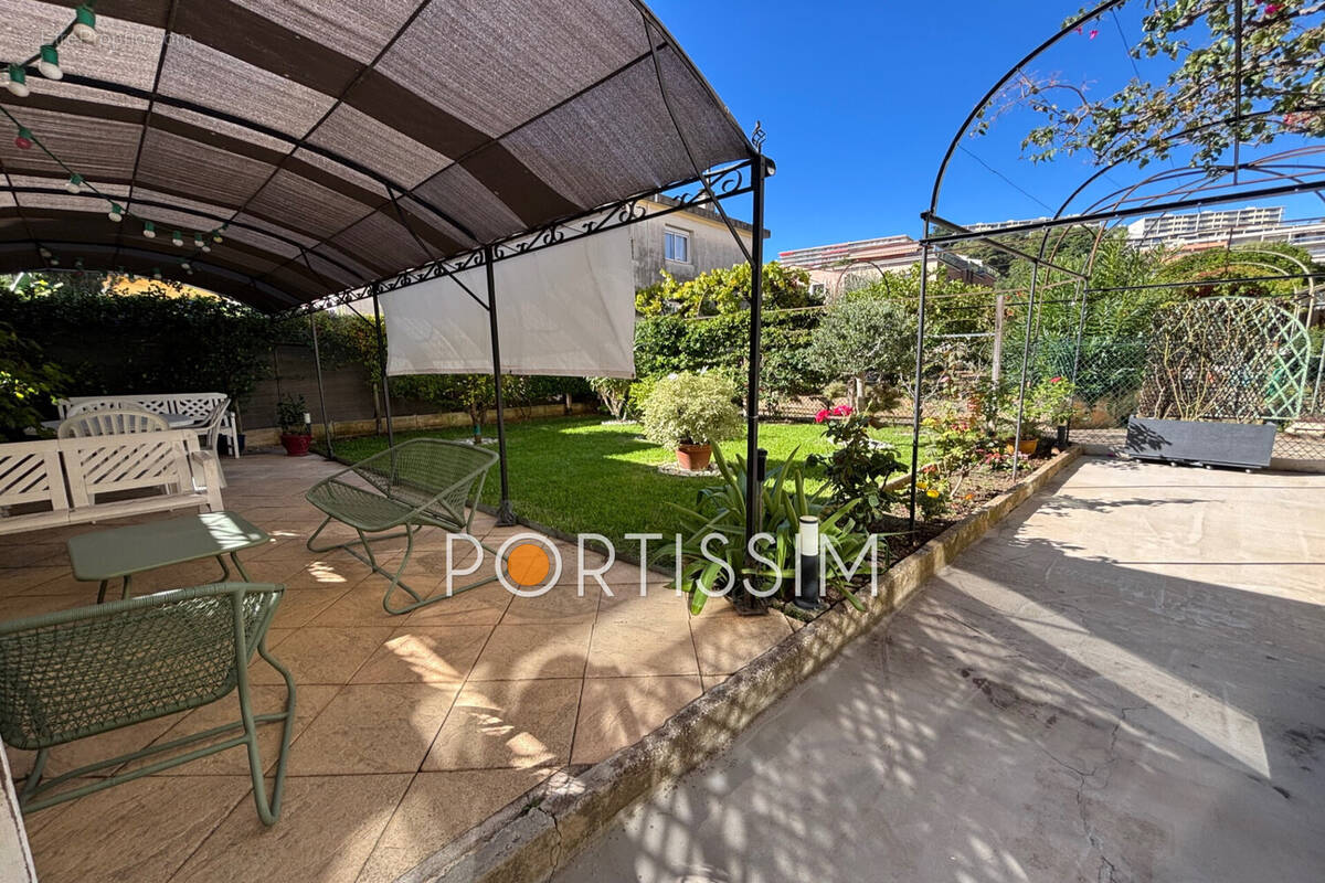 Appartement à SAINT-LAURENT-DU-VAR