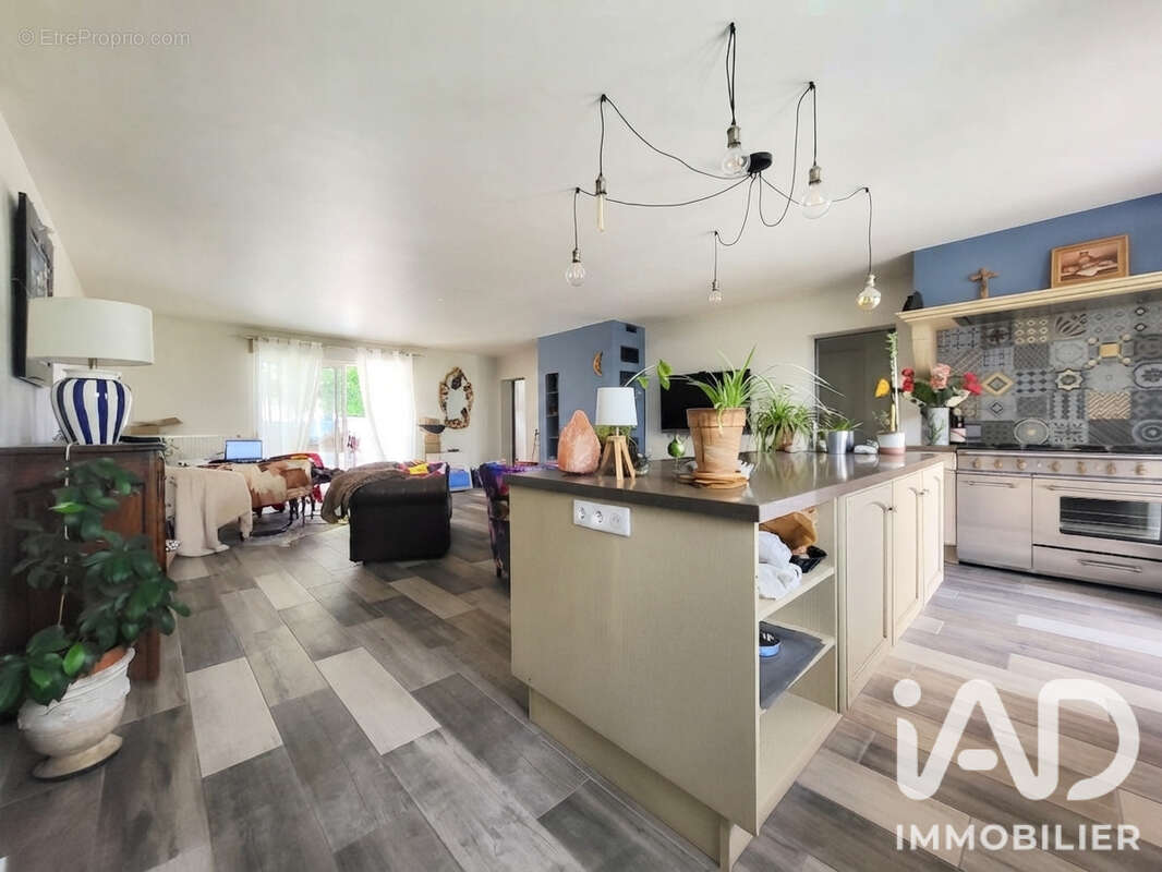 Maison 218 m² à Marlemont  - photo 5