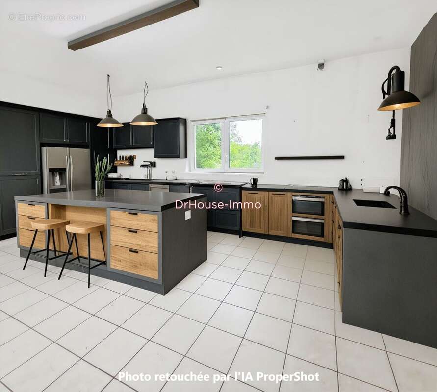 Commerce 336 m² à Montbizot  - photo 5
