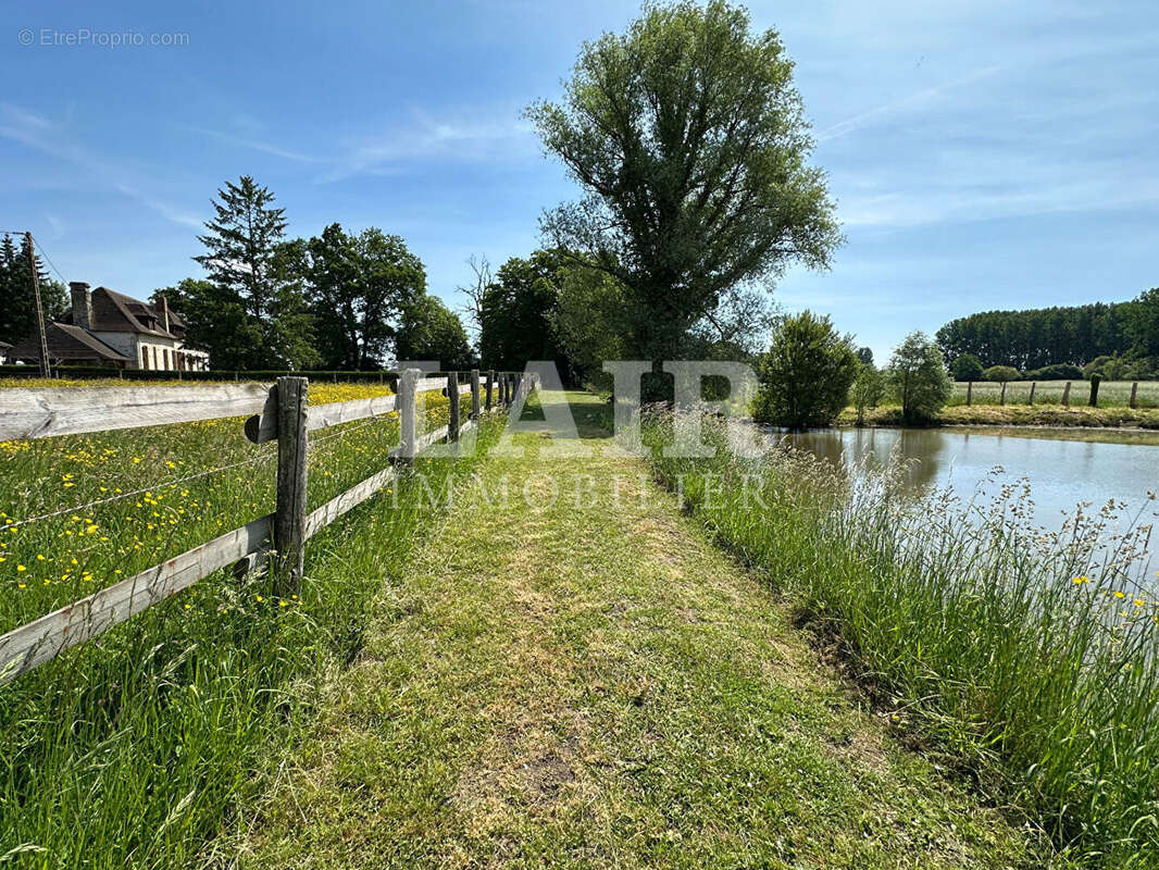 Maison à LE MELE-SUR-SARTHE