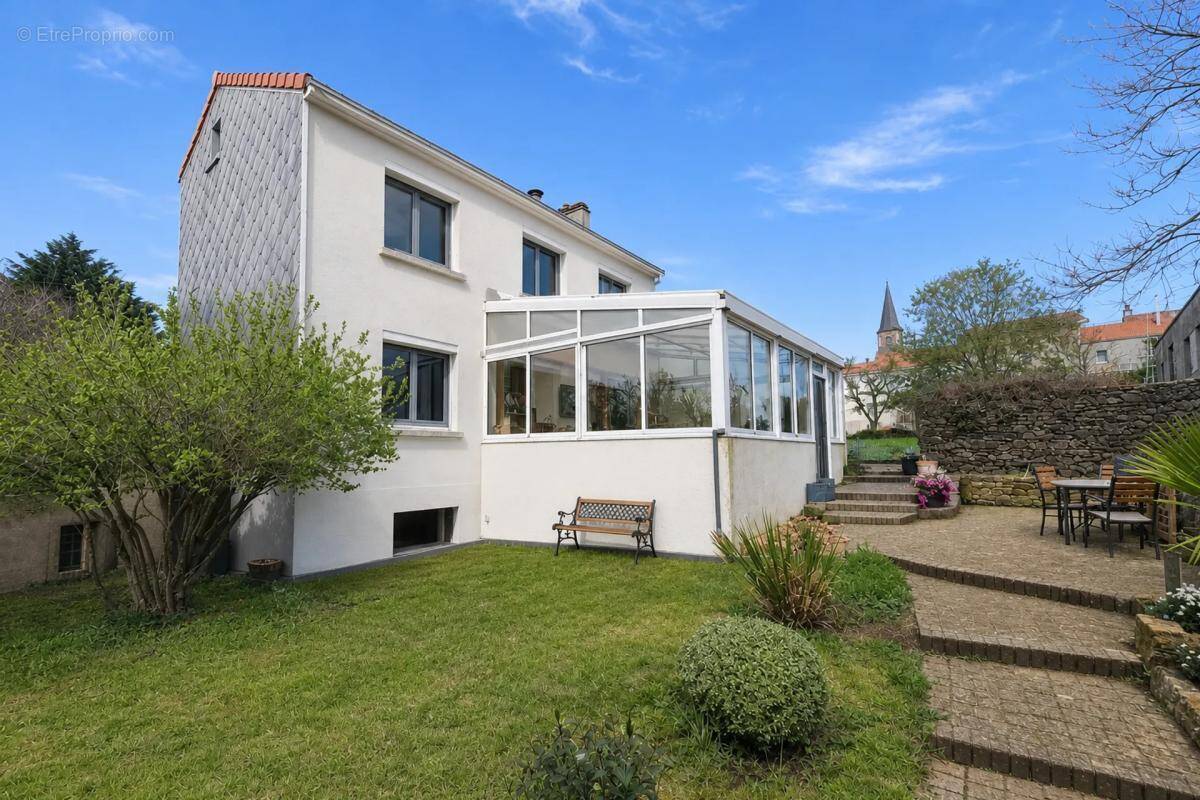 Maison à SAINT-MACAIRE-EN-MAUGES
