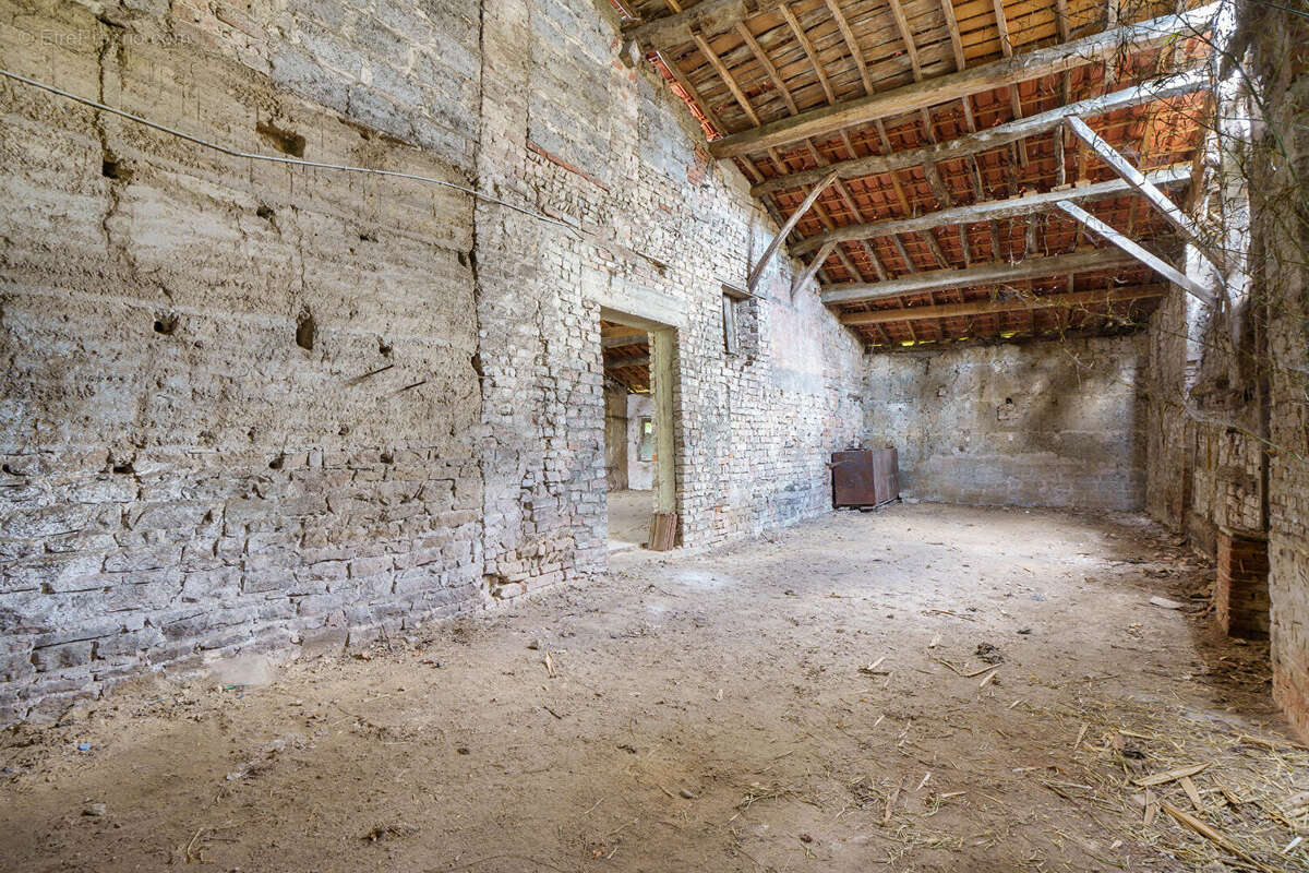 Grange aménageable 156m² - Pont-de-Veyle centre village - photo 5
