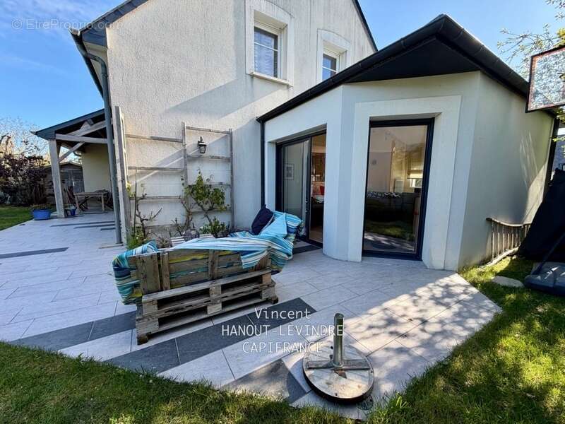 Maison à VILLEVEQUE