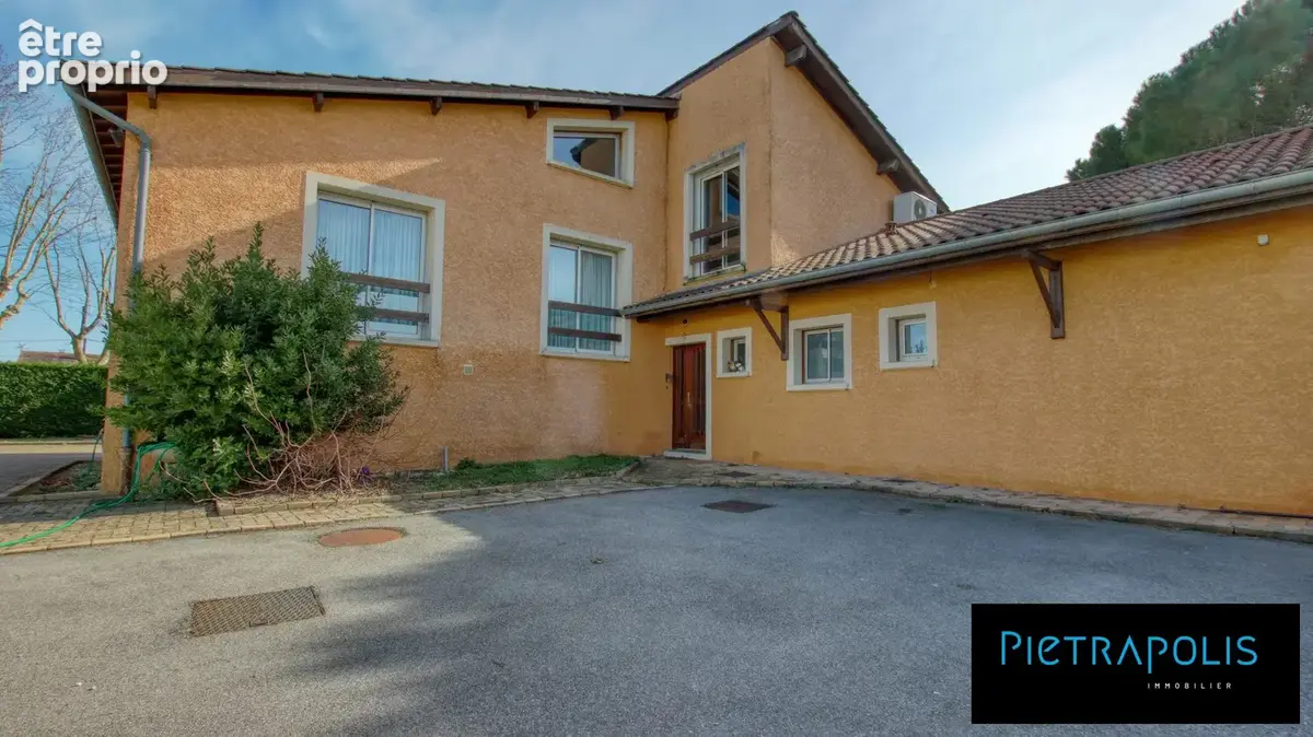 Maison 270 m² à Thil  - photo 2
