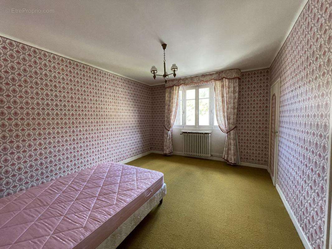 Maison à ENTRAYGUES-SUR-TRUYERE