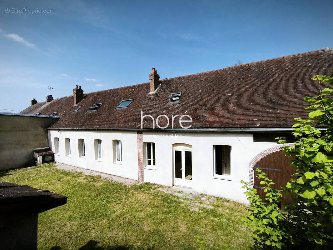 Maison à LA CELLE-SAINT-CYR