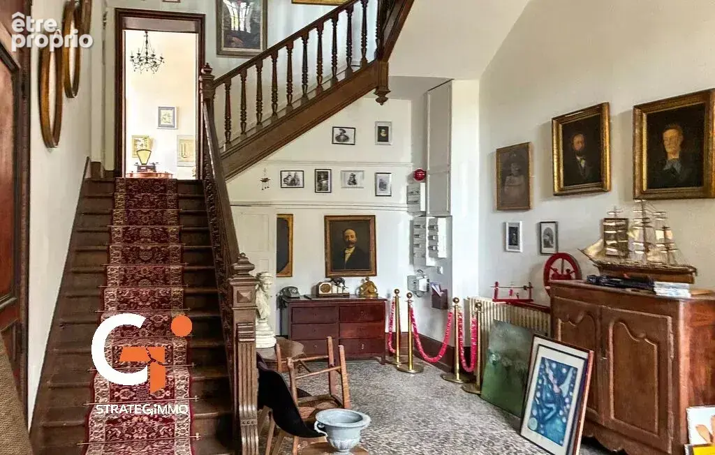 Château du XVIIe siècle – 2 000 m² – 4,5 ha – Dépendances - photo 10