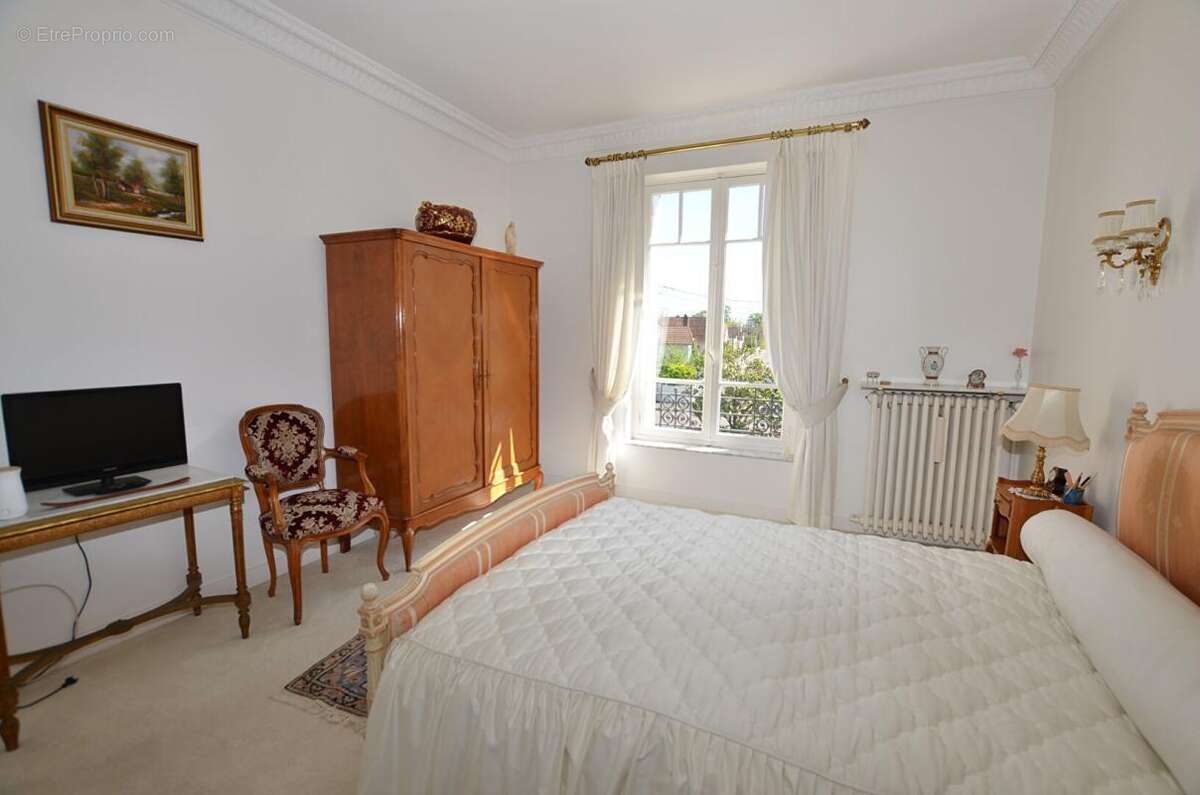 Maison à SAINTE-GENEVIEVE-DES-BOIS