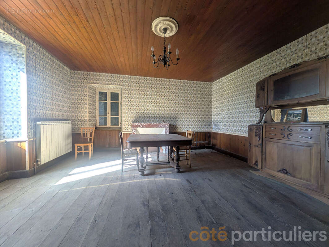 Maison à COMPS-LA-GRAND-VILLE