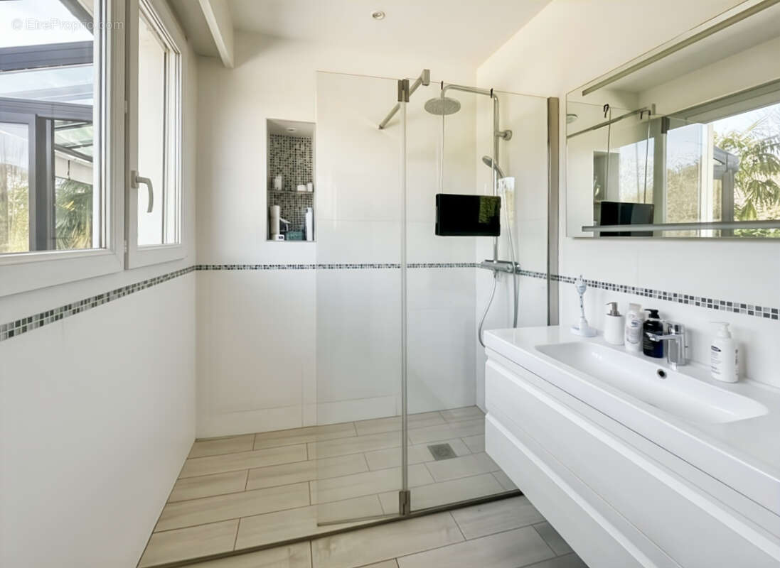 Maison à VERRIERES-LE-BUISSON