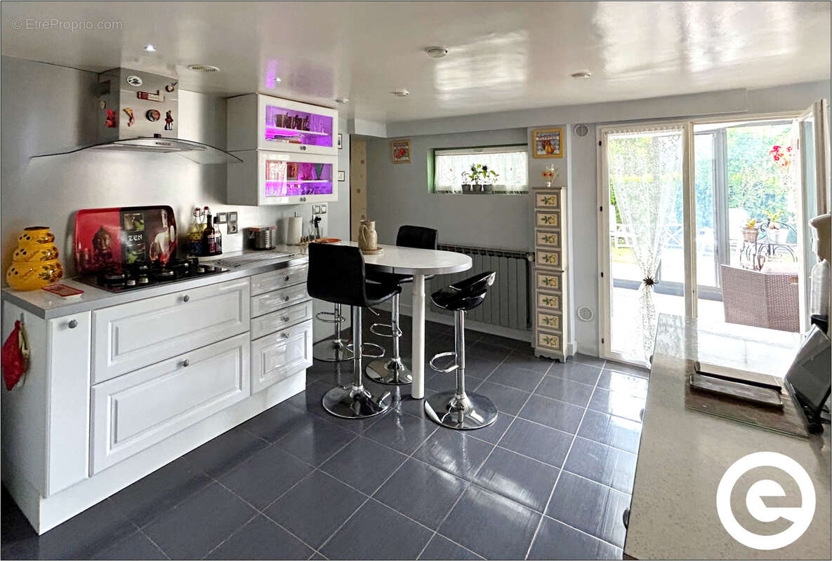 Maison 3 pièce 103 m2 véranda et jardin arboré - Saint-Martin-du-Tertre à 5 min de Sens - photo 5