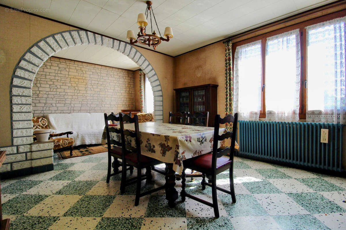 Maison à HOUDAN