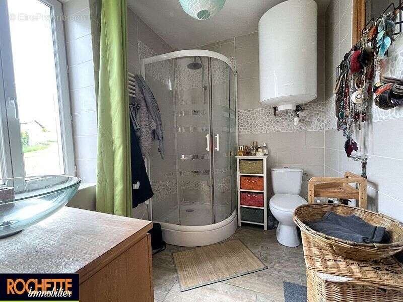 Maison 114 m² à Saint-Just-La-Pendue  - photo 7