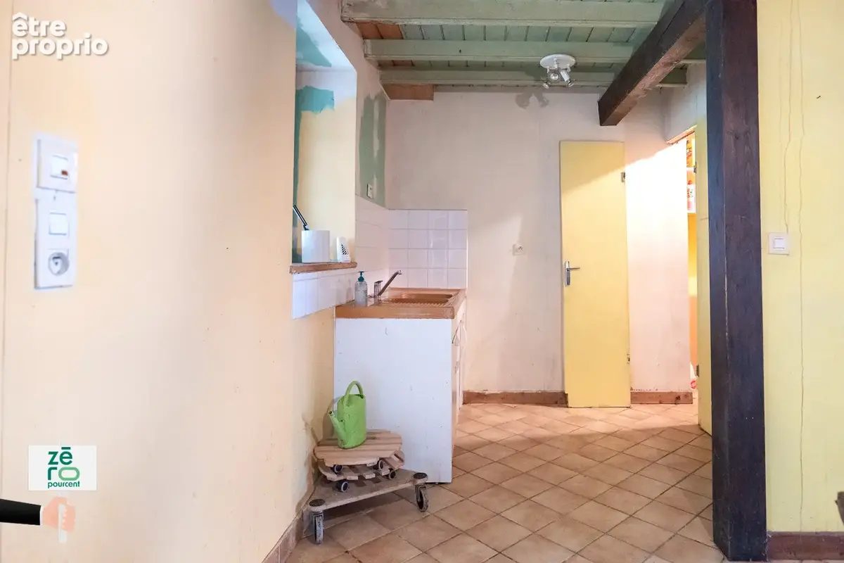 Maison à rénover au Champ-Saint-Père   Centre-bourg, jardin clos de murs, dépendance et potentiel de 2 chambre - photo 8