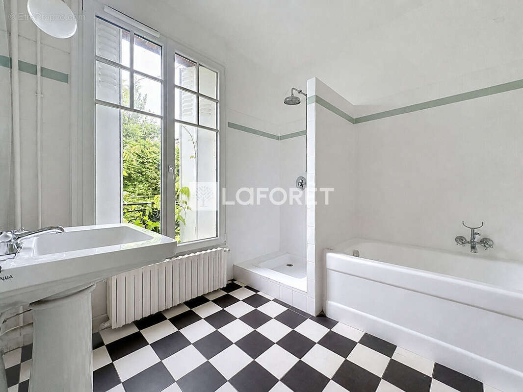 Maison à SURESNES