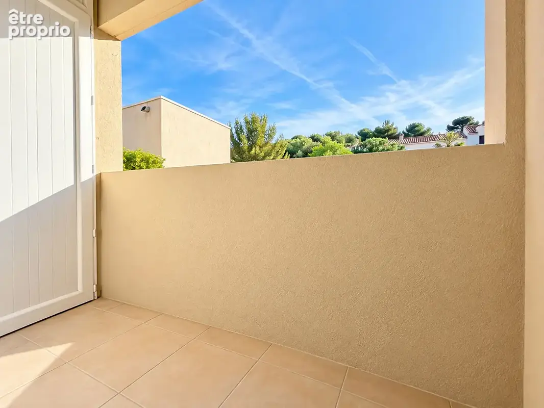 ** Sur le Port - VUE MER ** APPARTEMENT 3 Pièces **  Climatisé ** Dernier étage avec Ascenseur ** (83430)  SAINT MANDRIER SUR ME - photo 11