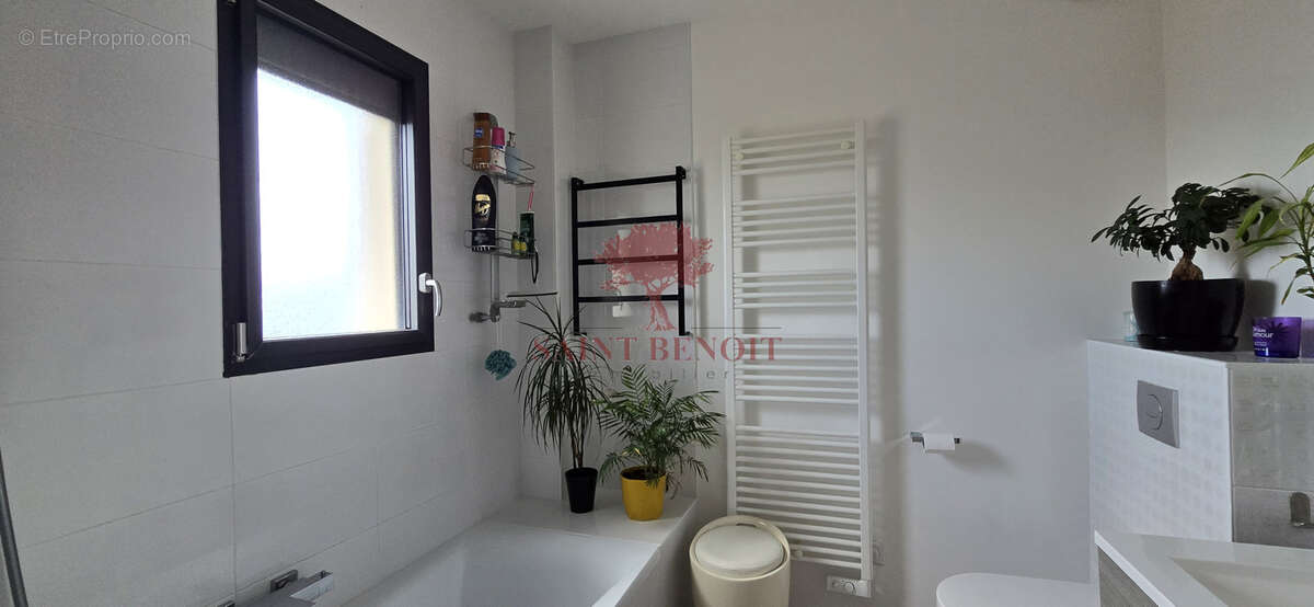 A VENDRE - A JONQUIERES - VILLA CONTEMPORAINE DE TYPE T3 de 129m2 avec garage,  jardin paysagé et piscine - photo 16