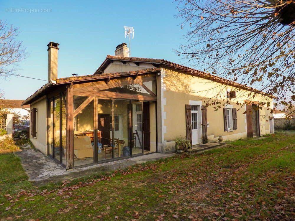 Maison à CHEF-BOUTONNE