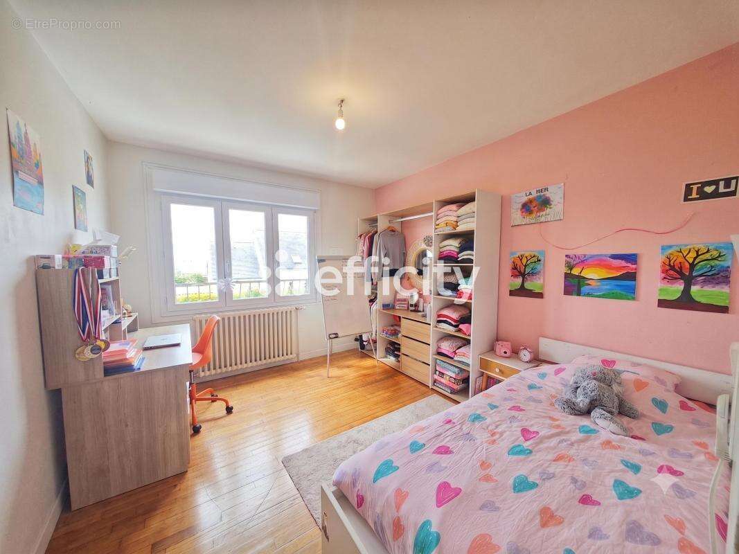 Maison 140 m² à Ergue-Gaberic  - photo 5