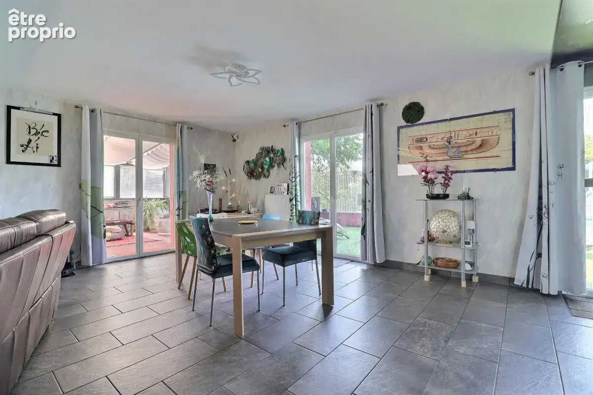 Maison familiale de 154 m² bénéficiant d'une construction indépendante de 53 m², piscine chauffée et multiples possibilités - photo 5