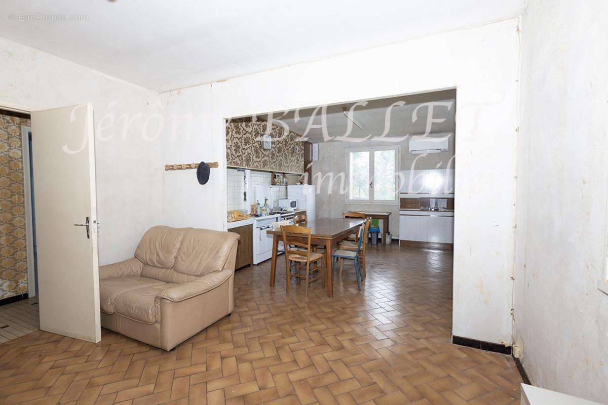 Maison 96 m² à Saint-Martin-Laguepie  - photo 4
