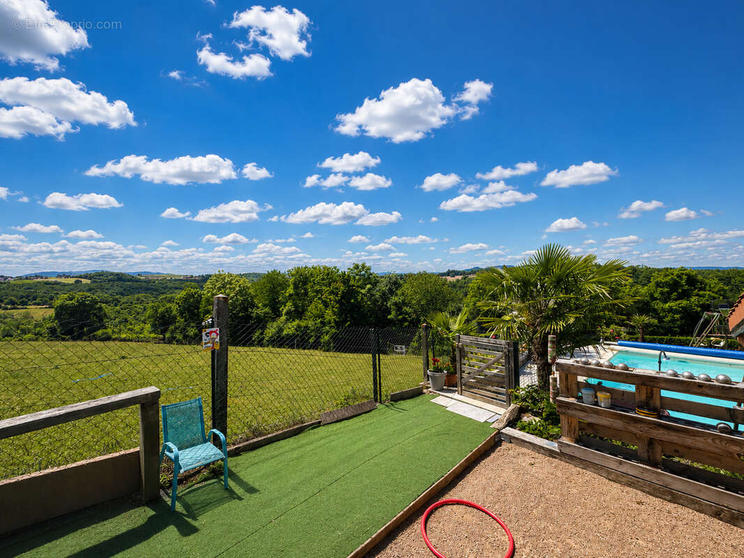 Maison individuelle — 4 chambres — piscine et vue dégagée - photo 16