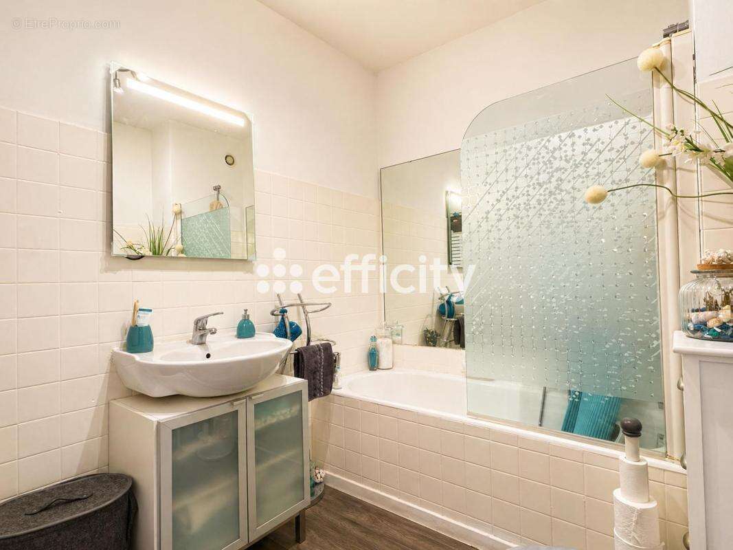 Appartement à SAINT-LAURENT-DU-VAR