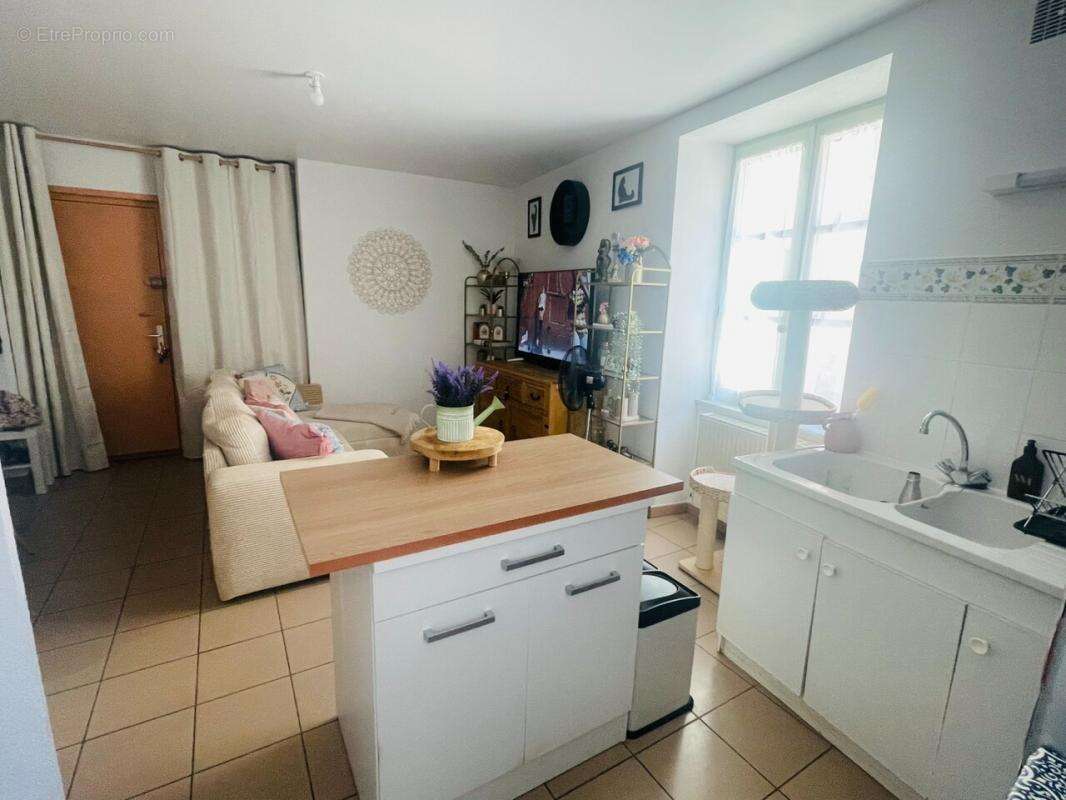 Appartement à SAINT-DONAT-SUR-L'HERBASSE