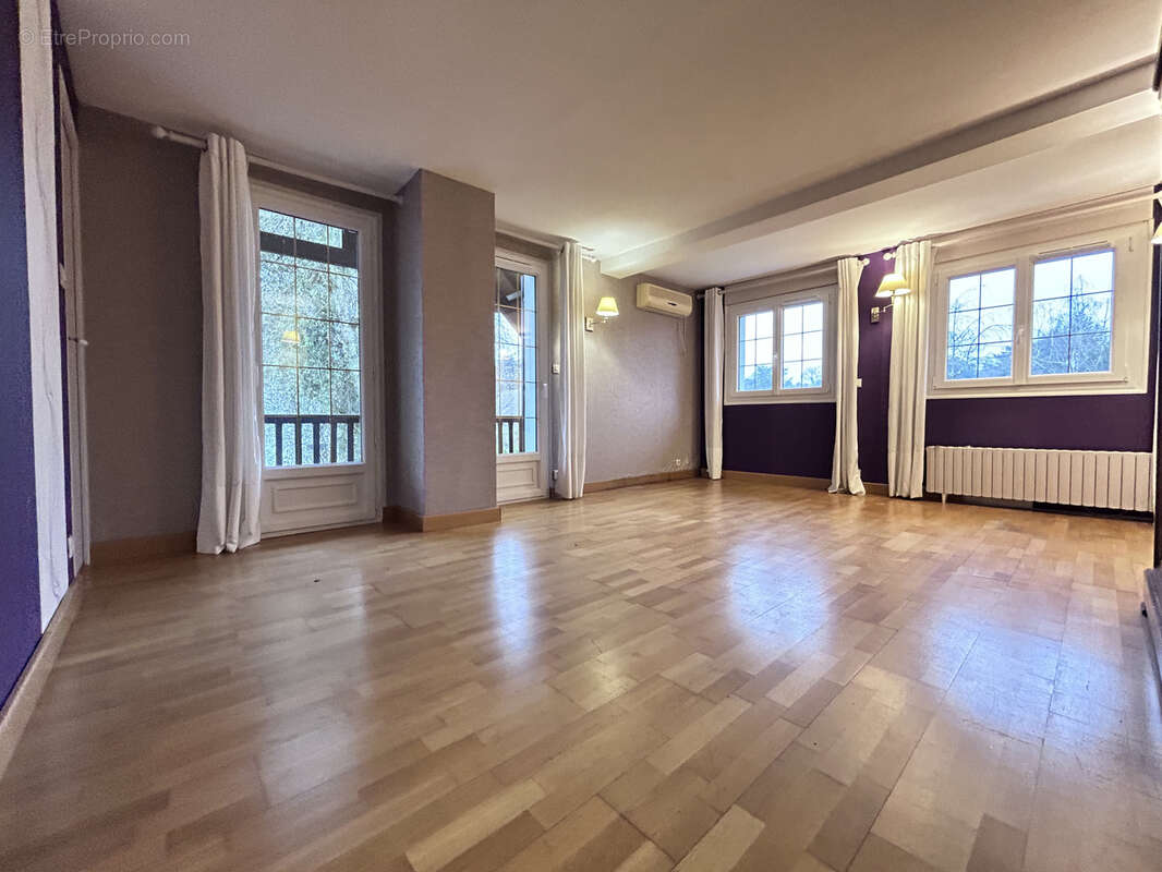 Maison à SAINT-ETIENNE-DU-ROUVRAY