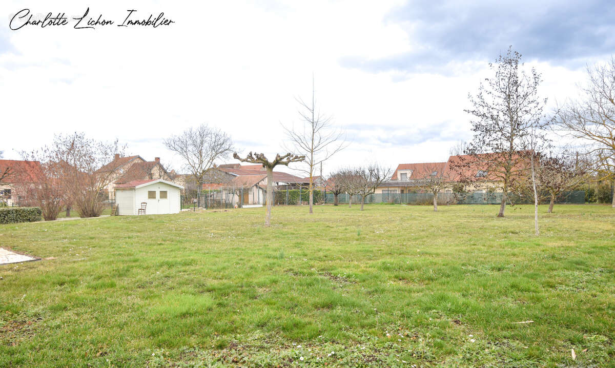 Maison à CREUZIER-LE-VIEUX