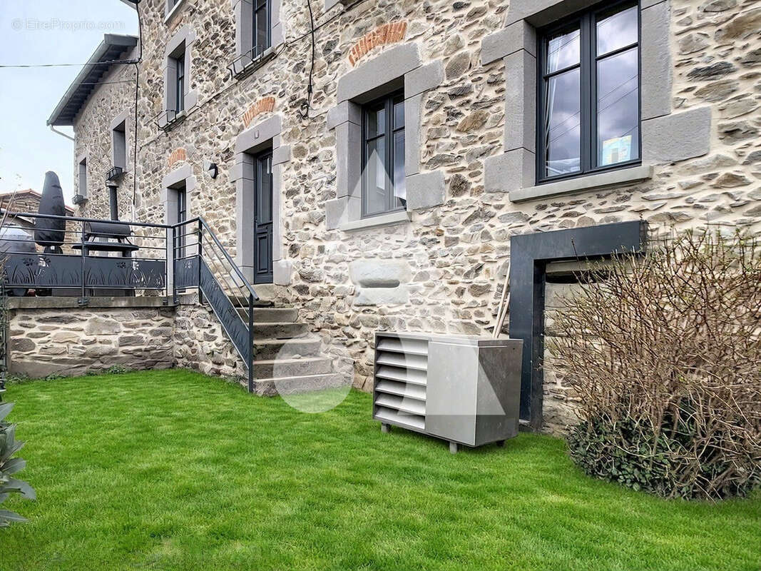 Appartement à LARAJASSE