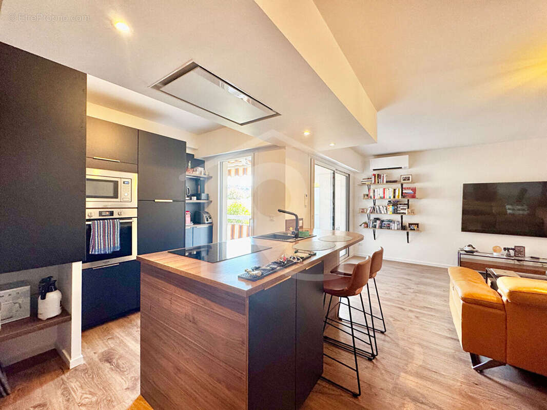 Appartement à VALLAURIS