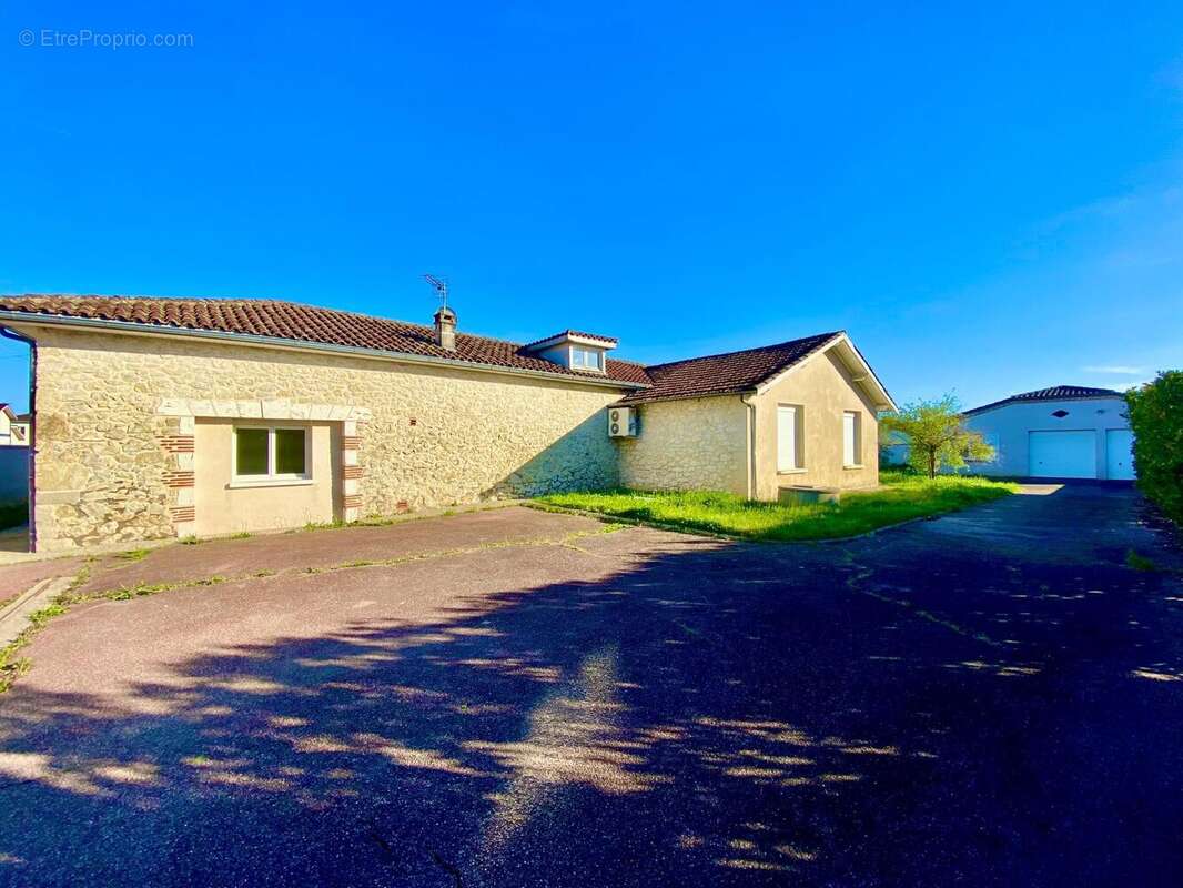 Maison 170 m² à Villeneuve-Sur-Lot  - photo 2